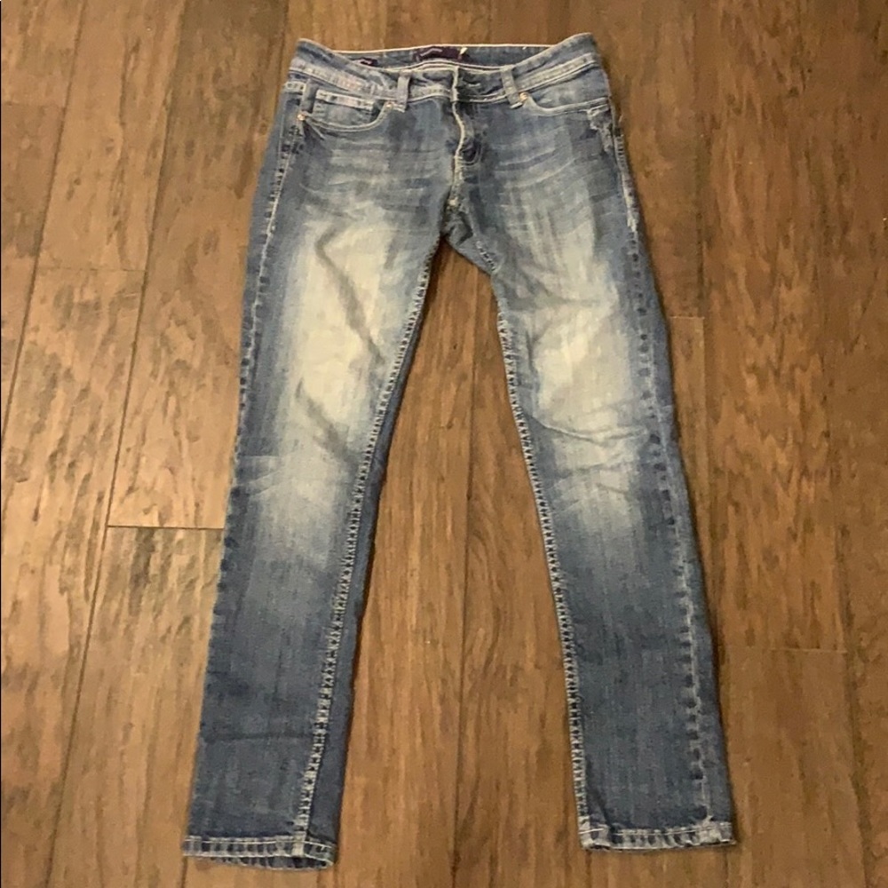 Vigoss jeans with back pocket detail.